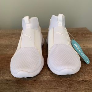 *NWT* PUMA SNEAKERS